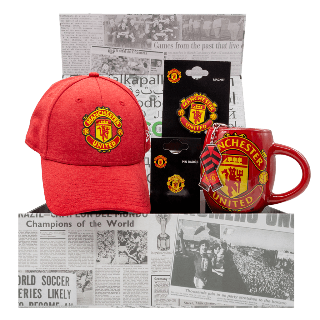 The Manchester United Supporters 1878 gift box with a cap, mug, magnet, pin and keychain.